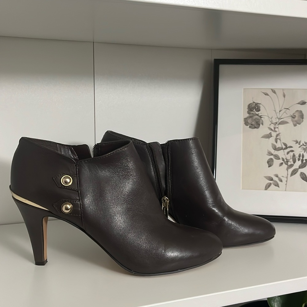Vince Camuto Ankle Boot / Booties, Size 8.5, Brown